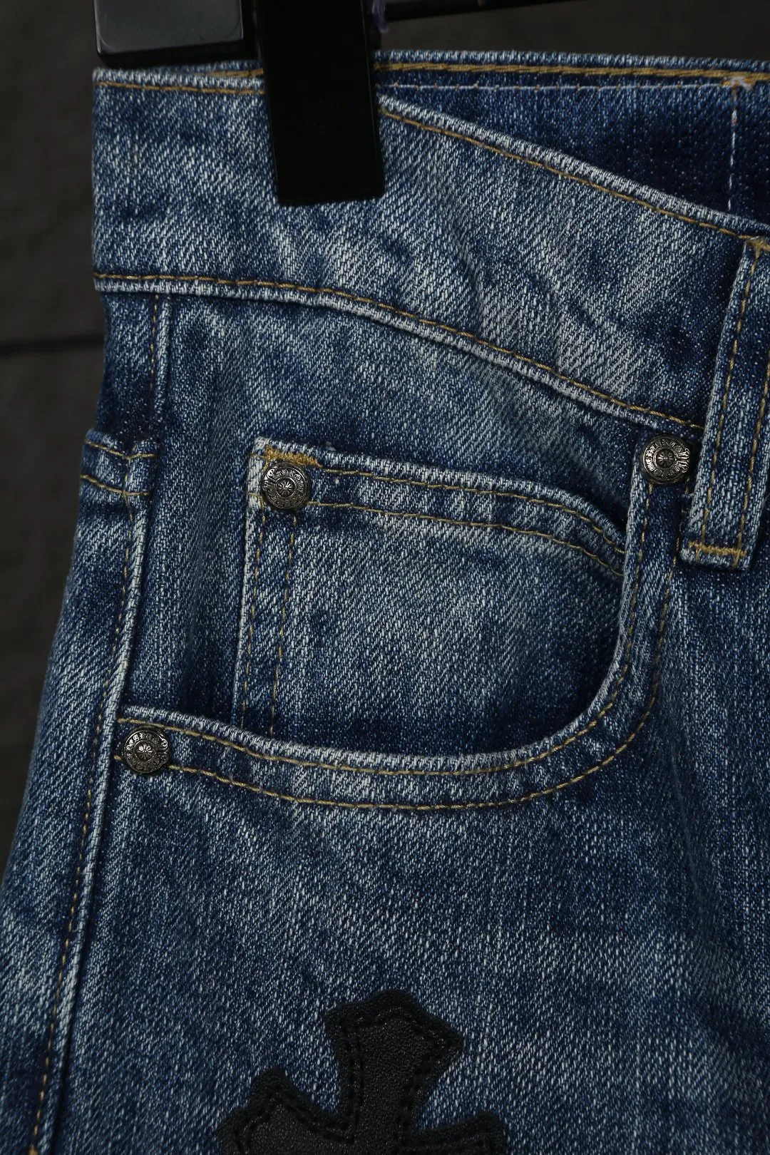 P260 Actual photo [High quality] Code: 25017# Color: Ice blue Size: S/28 to Fermentation wash and soft color fixation, soft and thick to wear. Details are all hand-polished and made with craftsmanship. All-over jacquard fabric has a unique design style. Multiple processes have been used to create a full retro feel. A niche and unique non-contrast shirt. Customized distressed spray-painted buttons. Every detail is crafted with craftsmanship.
